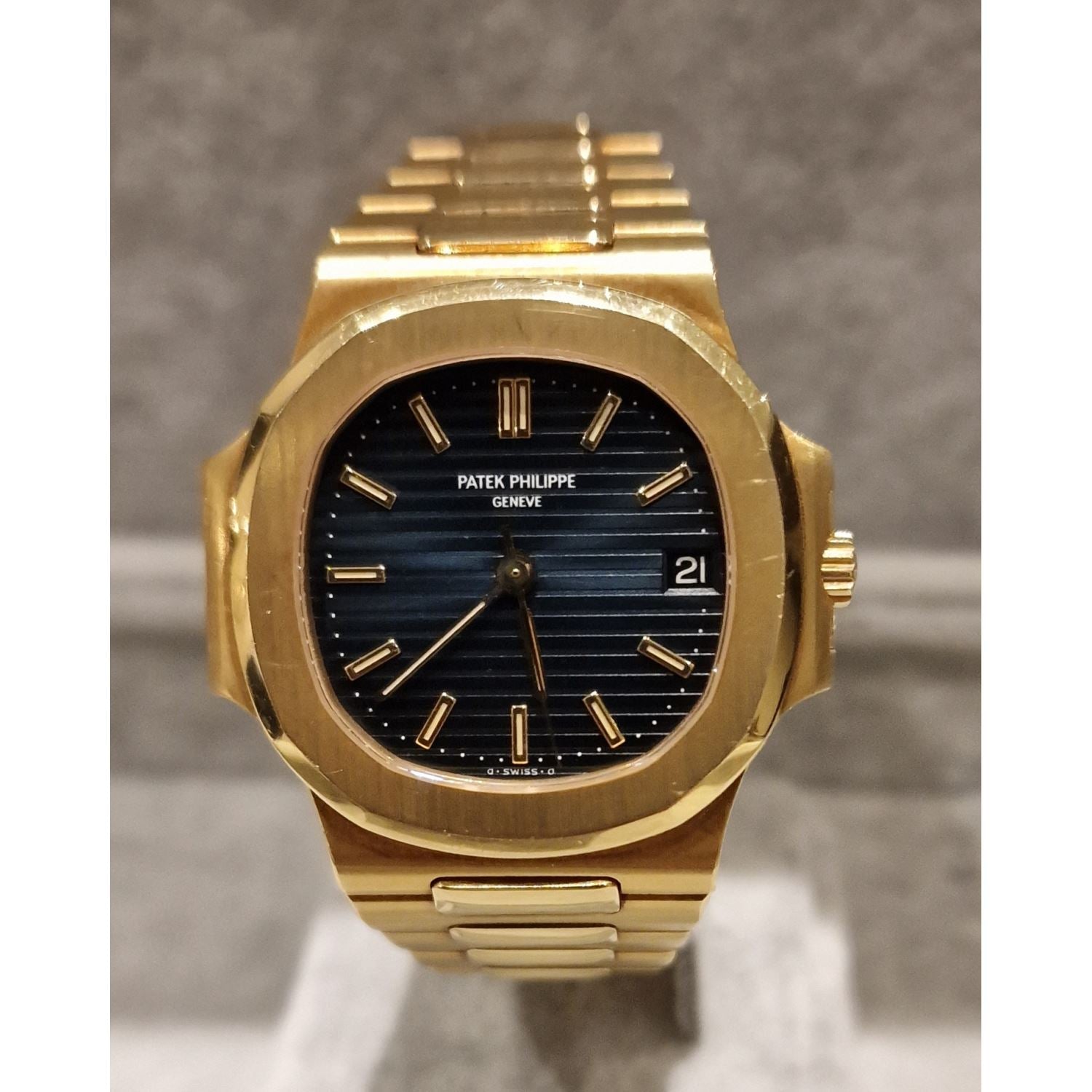 Patek Philippe Nautilus Yellow Gold, Black Dial