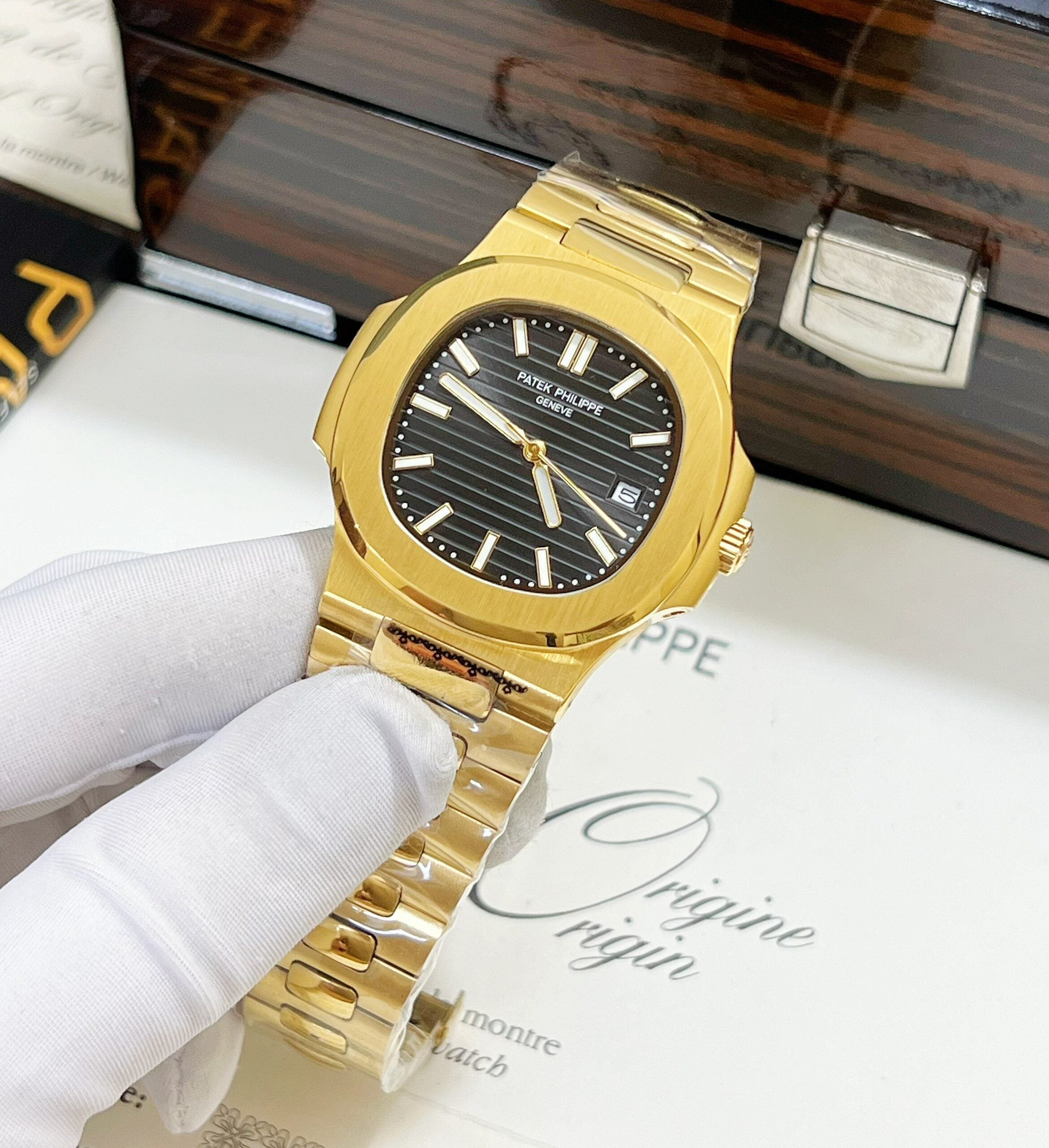 Patek Philippe Nautilus Yellow Gold, Black Dial