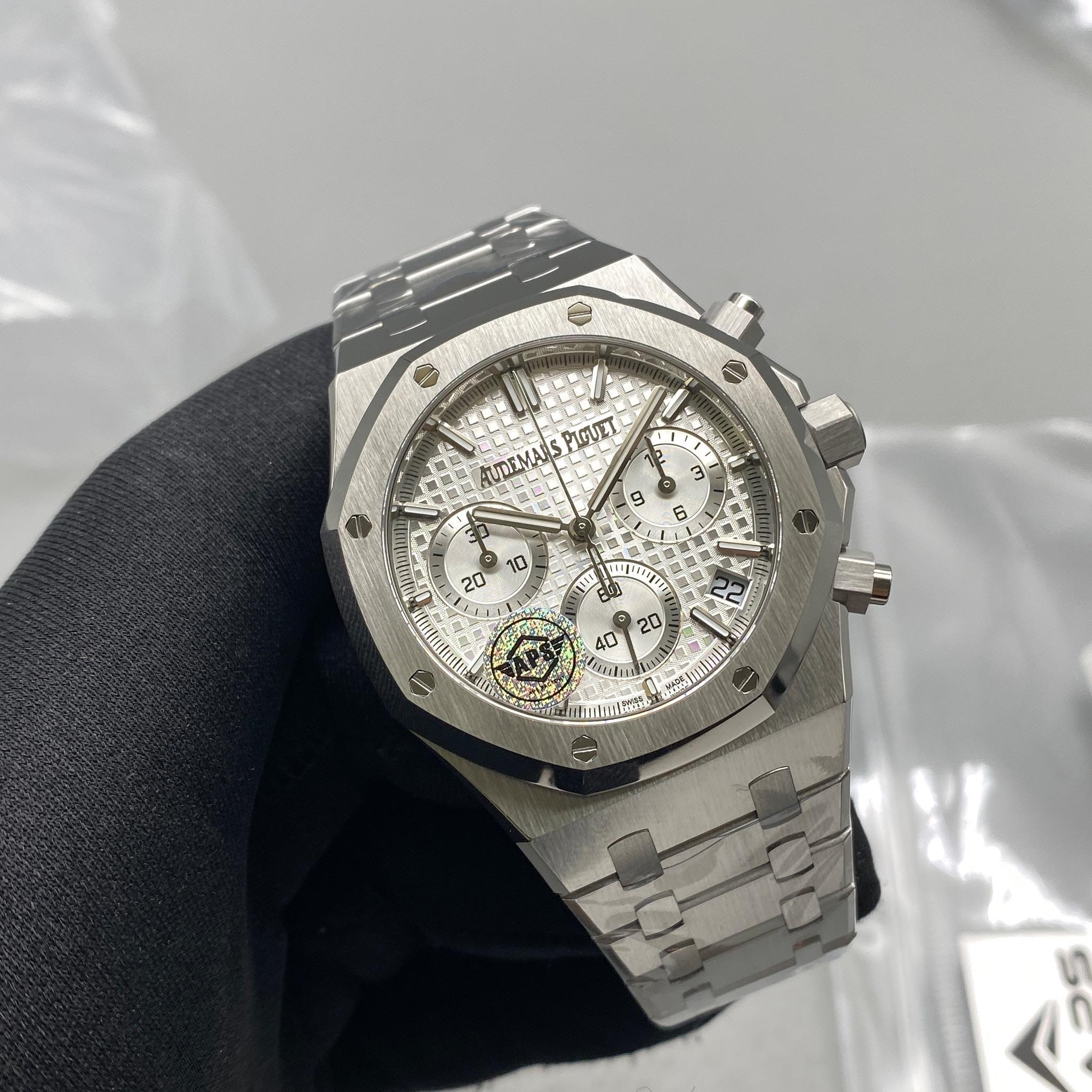 Two Audemars Piguet Royal Oak 41mm