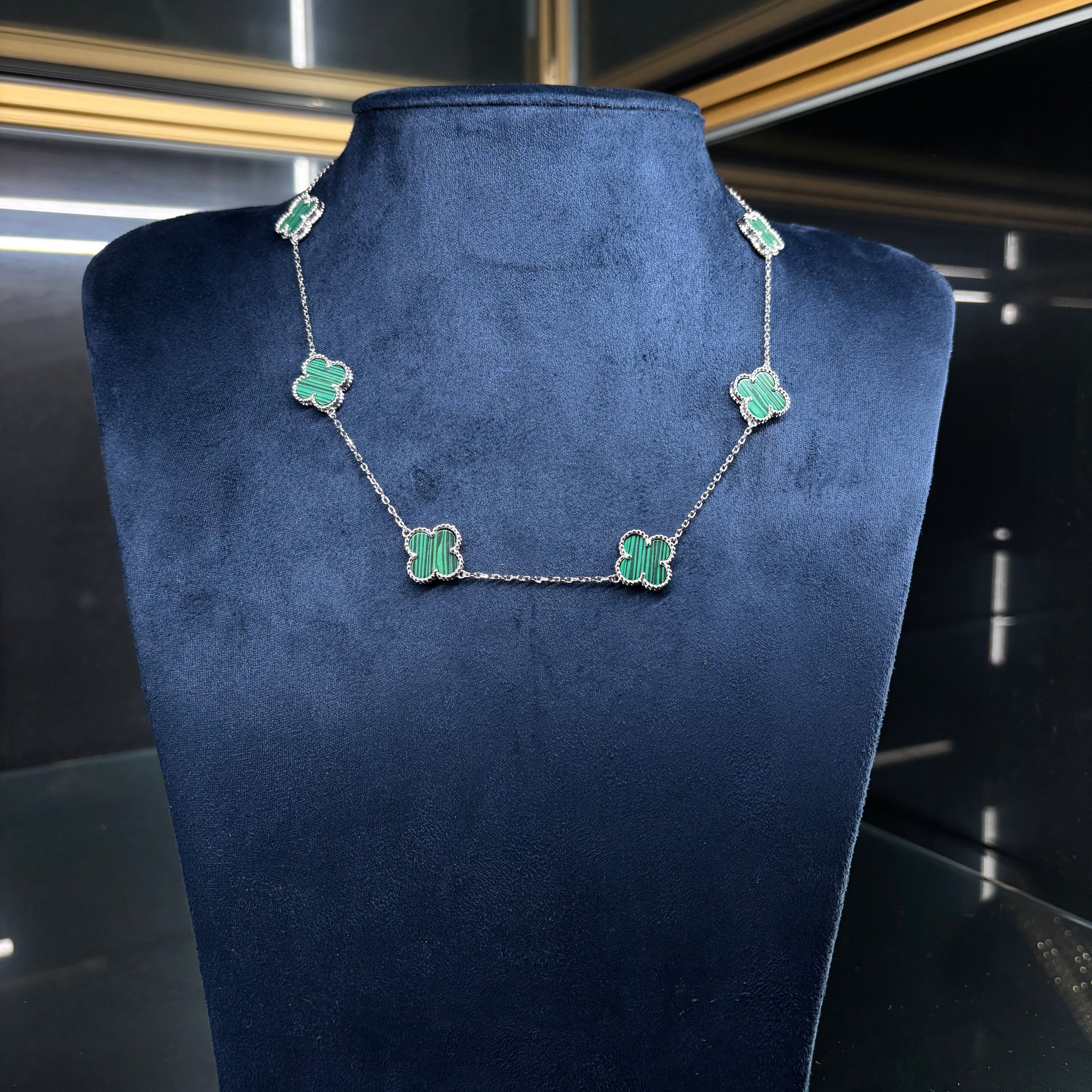 "Trebol" Chain 16